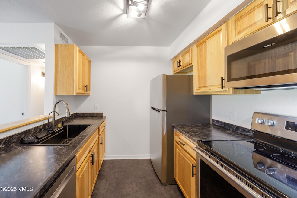 127 Jules Dr unit C-101, Gypsum, CO 81637 - photo 1