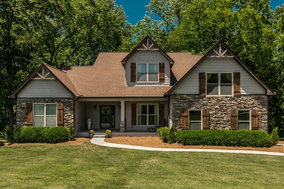 Welcome to 117 Deerwood Drive!