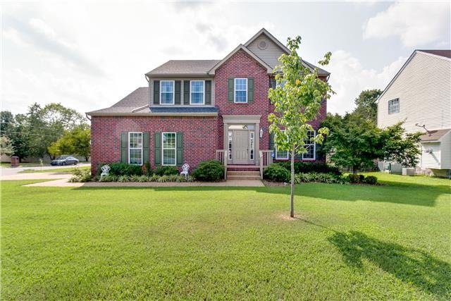 Welcome Home!! Wonderful home in Chandler Pointe!!! Large corner lot!