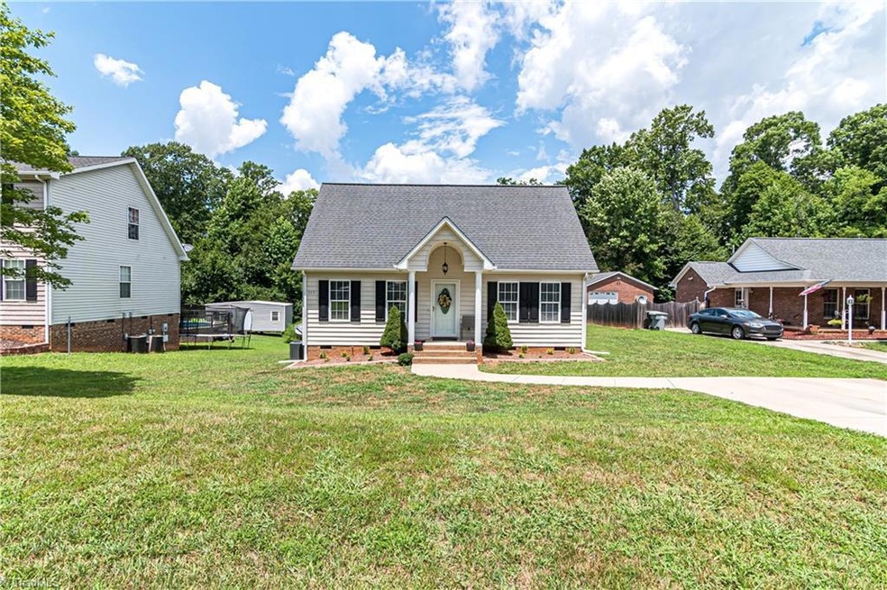 513 Kelly Cir, Asheboro, NC 27203 - photo 1