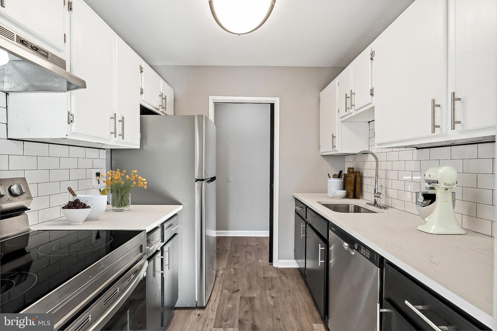 11050 Camfield Ct unit 204, Manassas, VA 20109 - photo 1