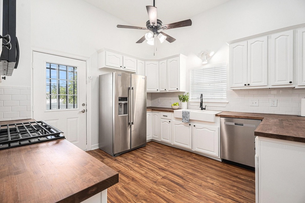 3515 Winnie St unit B, Galveston, TX 77550 - photo 1