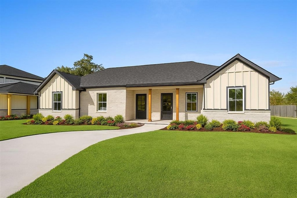 1804 Charles Dr, Lake Charles, LA 70605 - photo 1