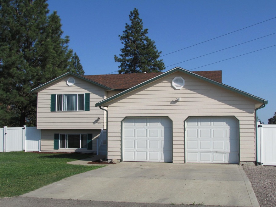 1512 Falls Loop