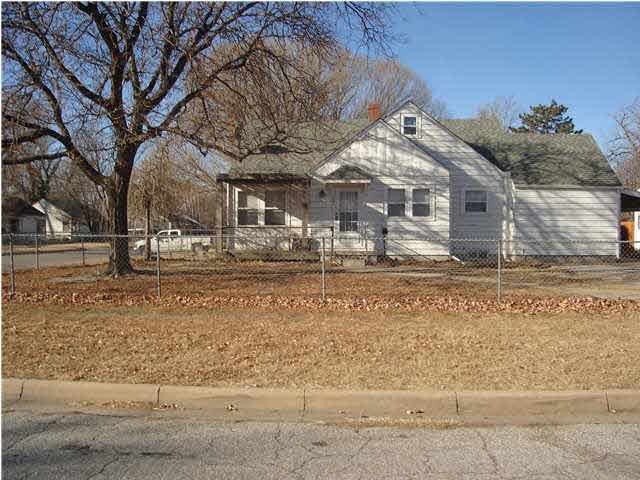 Nice Curb Appeal. Big Corner Lot.