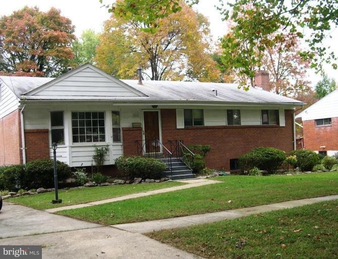 14226 Chadwick Ln, Rockville, MD 20853 - photo 1