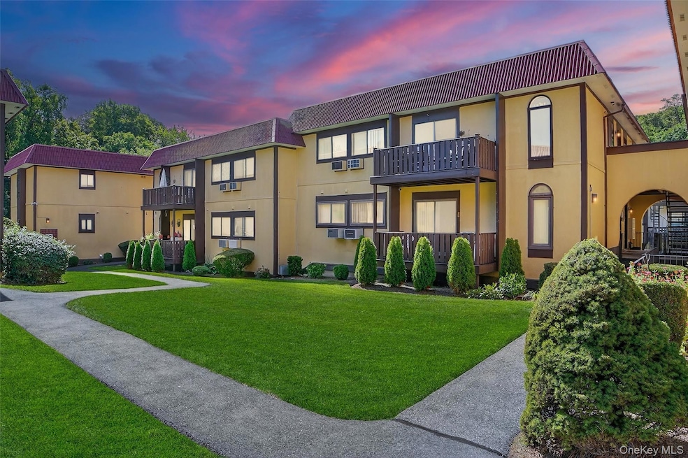 12 Granada Crescent unit 20, White Plains, NY 10603 - photo 1