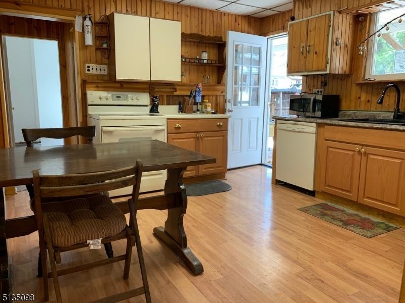 201 River Dr, Lake Hiawatha, NJ 07034 - photo 1