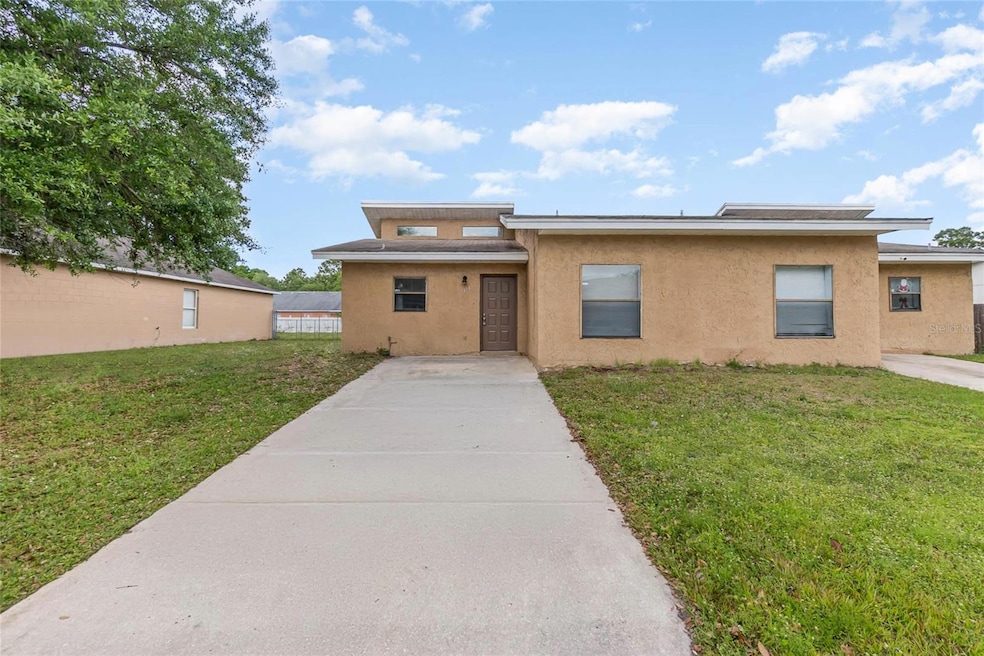 374 Cocoa Ct, Kissimmee, FL 34758 - photo 1