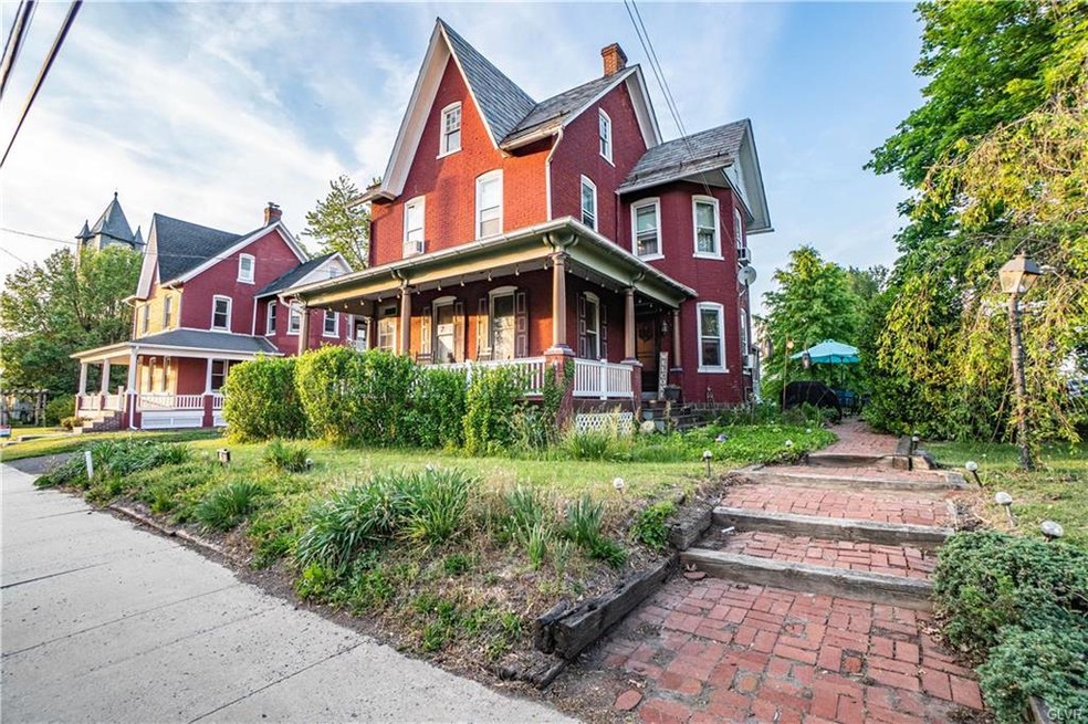 Great opportunity for Borough living close to Rte 309 and major highways!