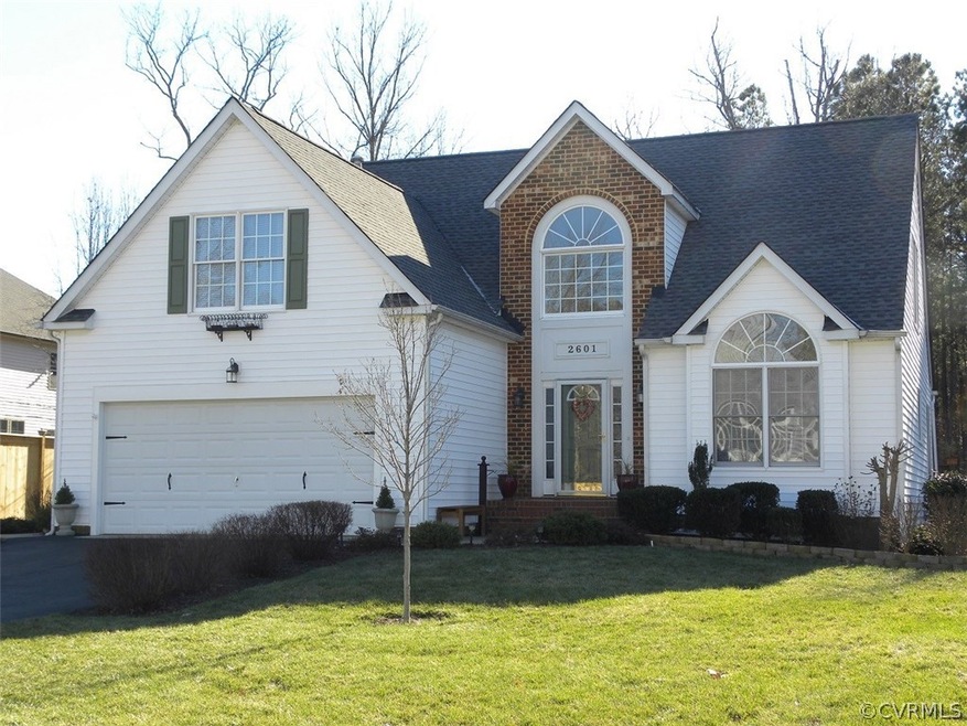 Beautiful 2-story brick/vinyl transitional