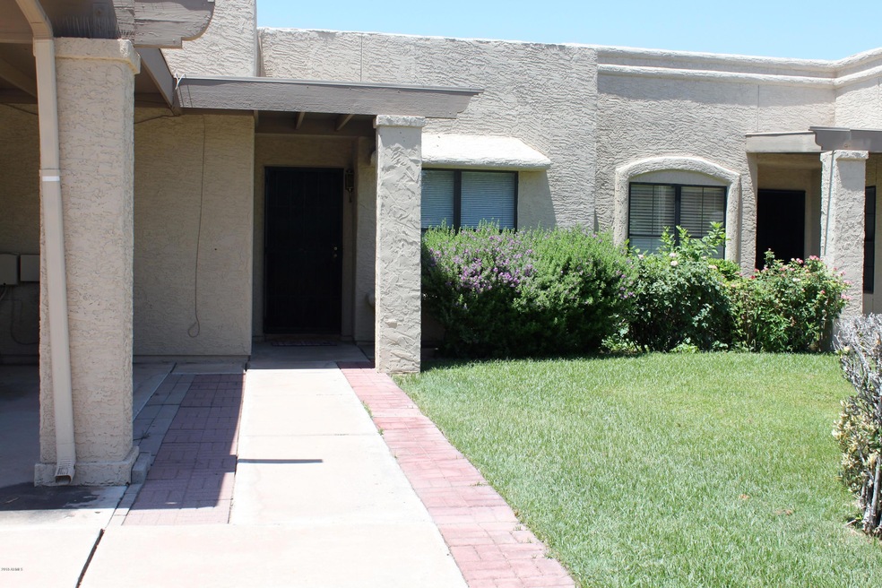 SIngle level condo