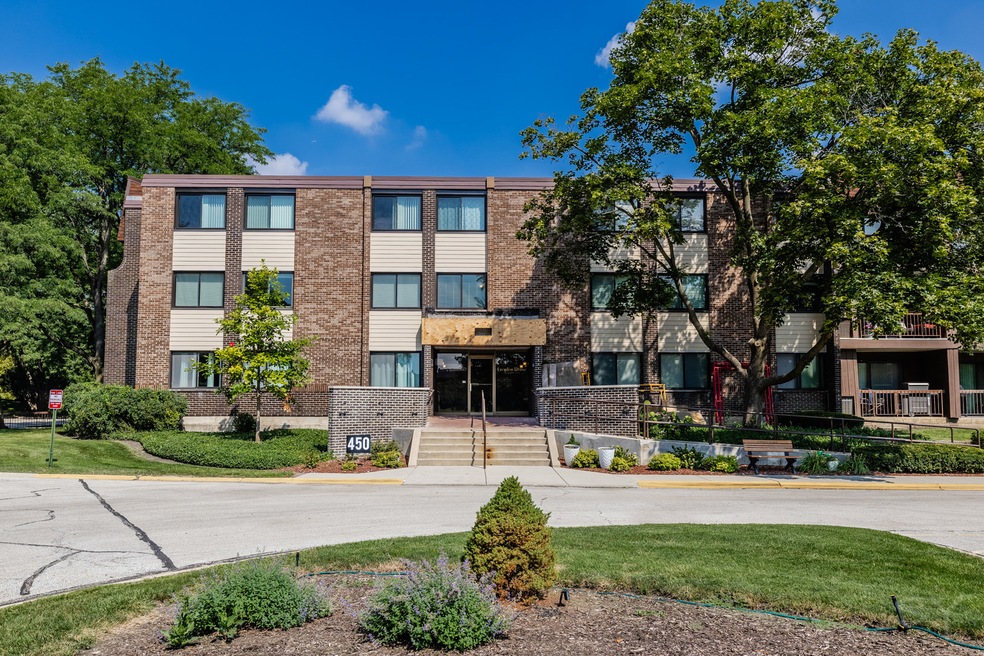 450 Raintree Dr unit 2F, Glen Ellyn, IL 60137 - photo 1