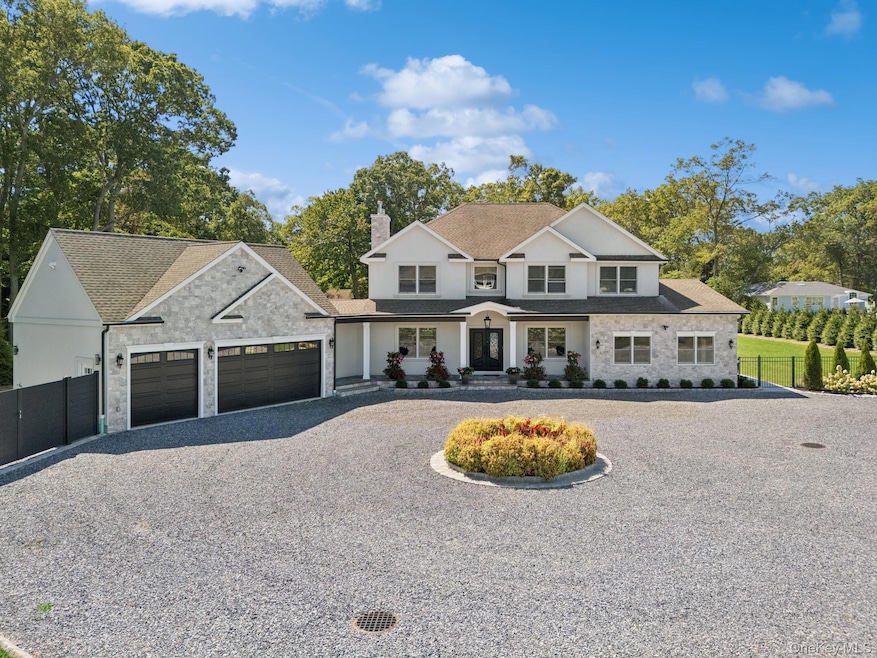 Pending $1,900,000 • Co-Listing Agent