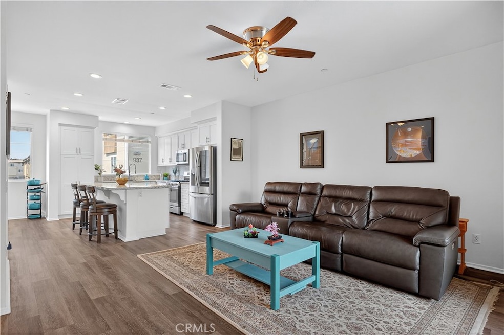 893 Tangelo Way unit 103, Corona, CA 92880 - photo 1