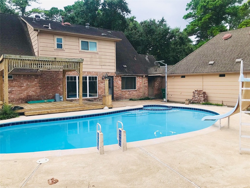 3906 Elmcrest Dr, Houston, TX 77088 - photo 1