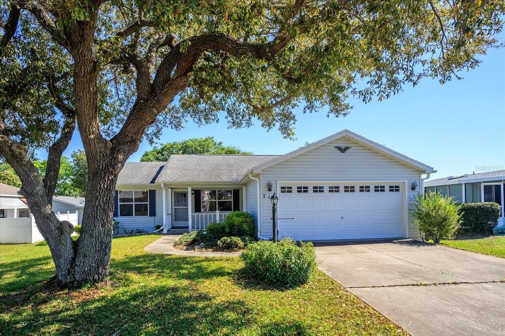 719 Prado Dr, Lady Lake, FL 32159