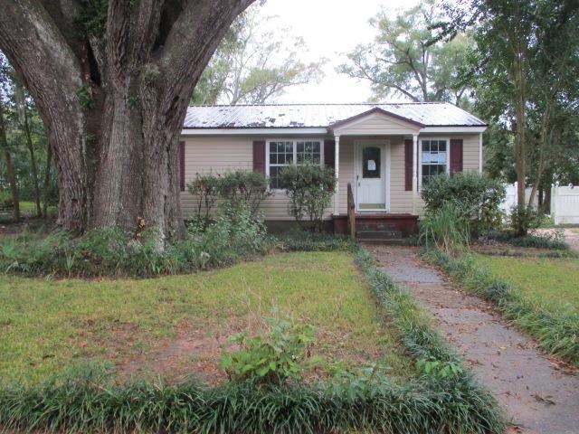 600 Mcnair St, Bainbridge, GA 39819 - photo 1