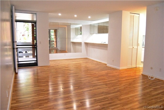 Spacious living room with breakfast nook area; bea