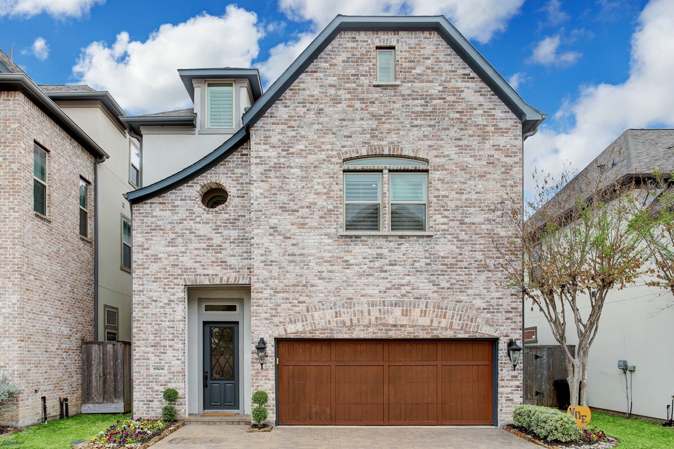 8506 N Rose Terrace Ln, Houston, TX 77055 - photo 1