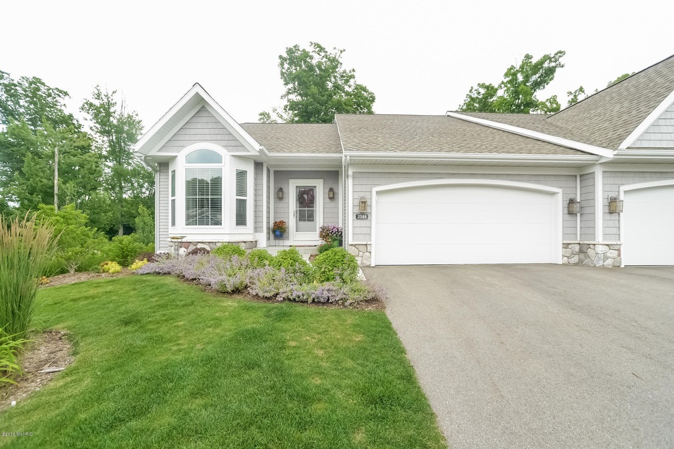 2544 Summit Ridge Dr NE unit 39, Grand Rapids, MI 49505 - photo 1