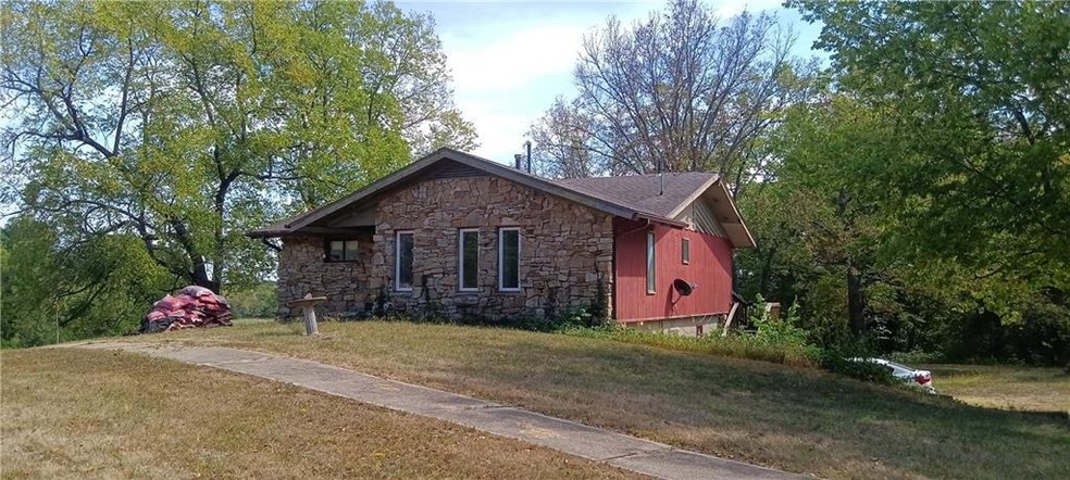 34591 W 355th St, Osawatomie, KS 66064 - photo 1