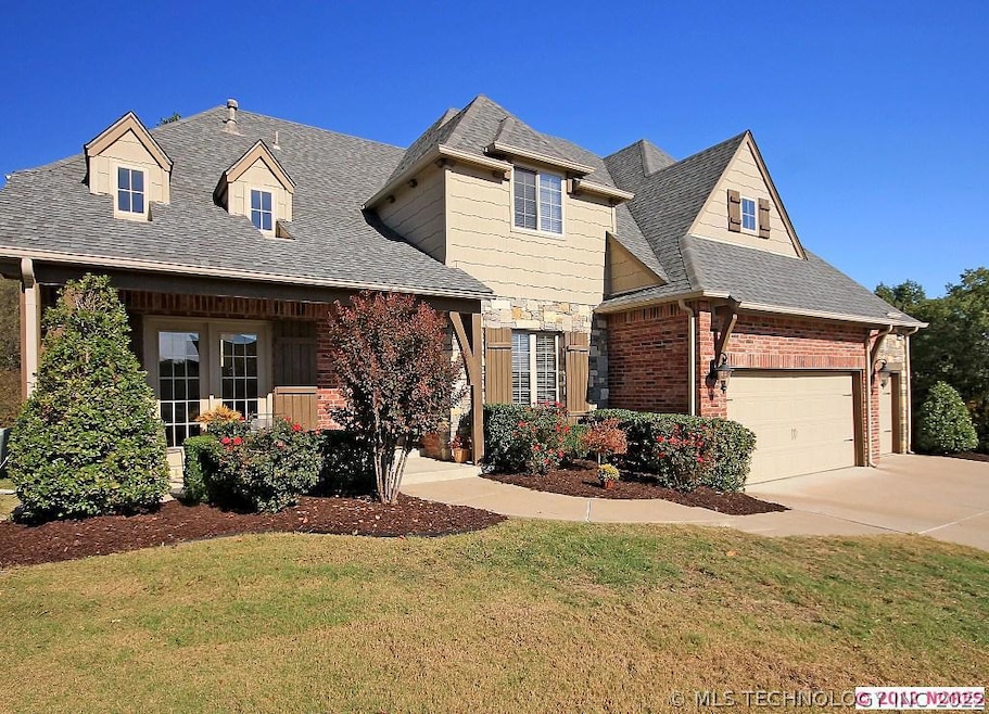 WELCOME HOME TO SOUTHERN LAKES ESTATES IN JENKS!