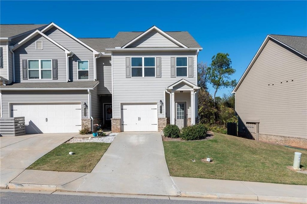 View of front of property featuring a front yard a
