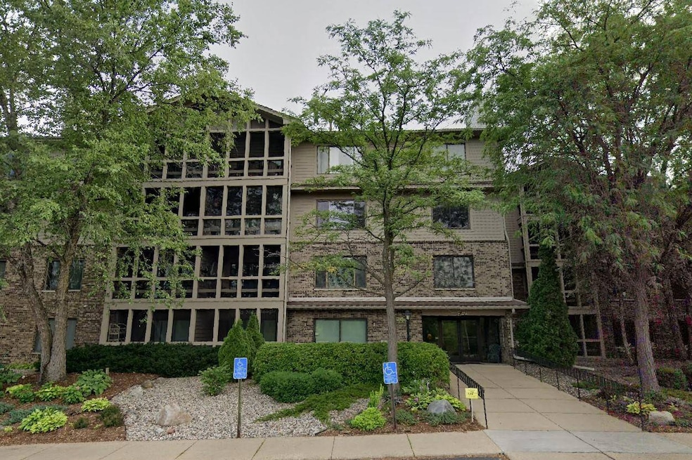 Braewood Condominiums unit 402, Bloomington, MN 55431 - photo 1