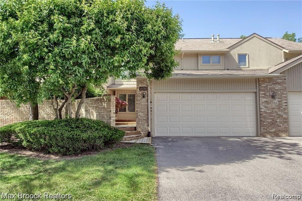 4070 Foxpointe 1.jpg