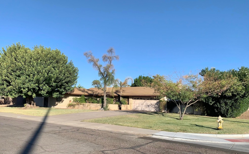 3102 W Paradise Drive