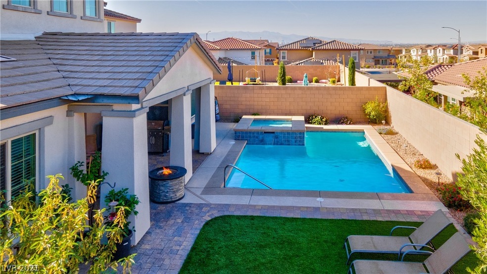 Gorgeous entertaining backyard!