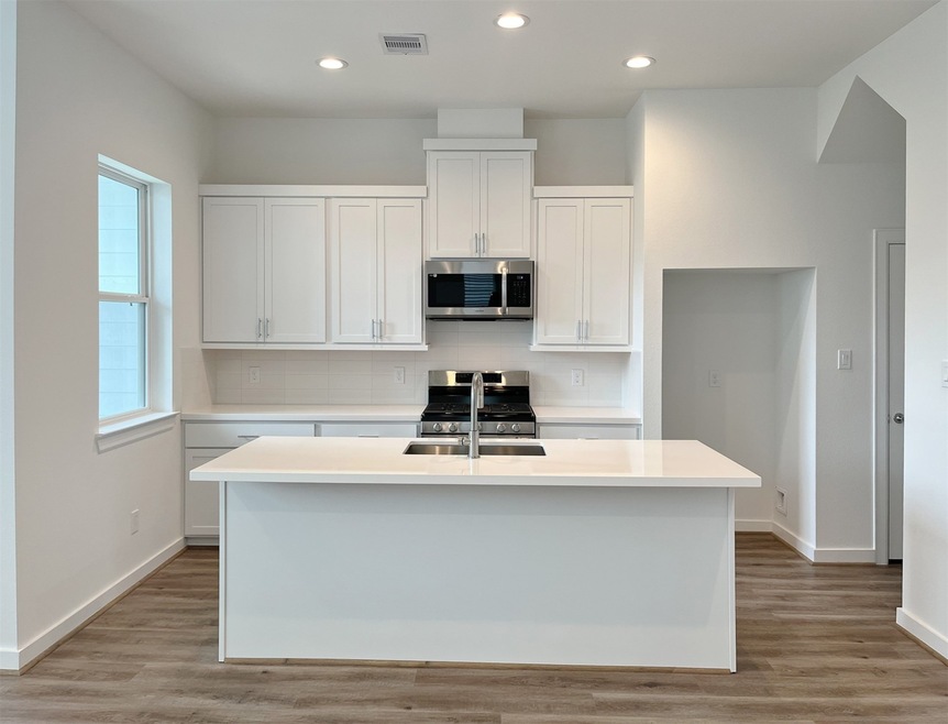 1109 Highland Square Ln, Houston, TX 77091 - photo 1