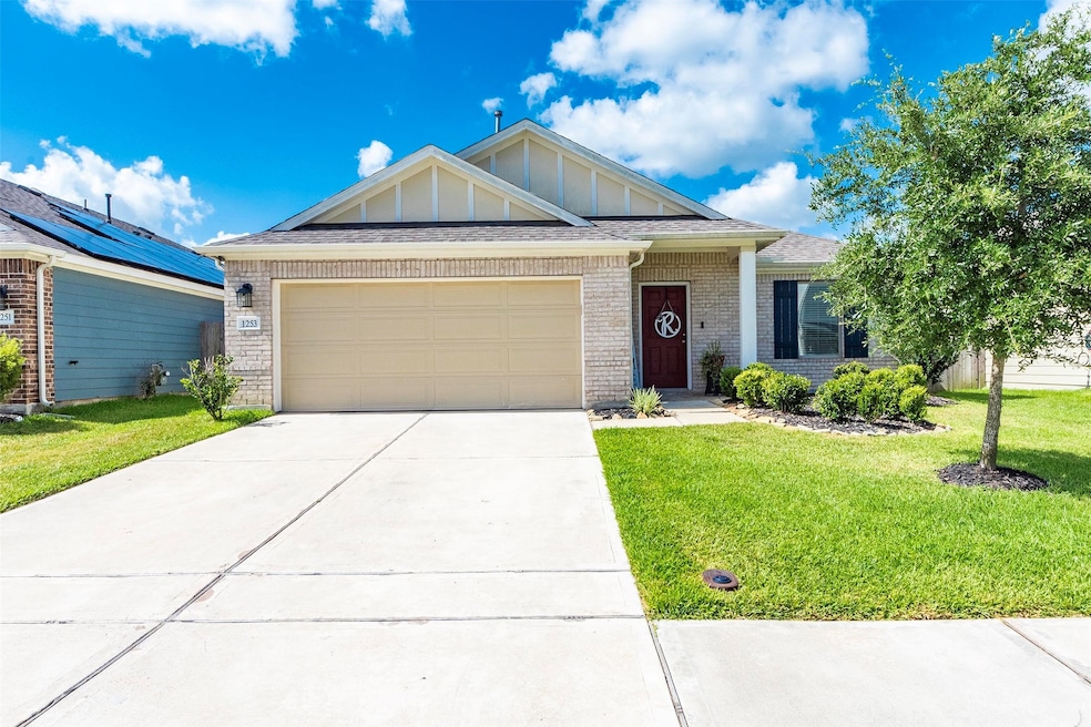 1253 Steed Bluff Dr, Alvin, TX 77511 - photo 1