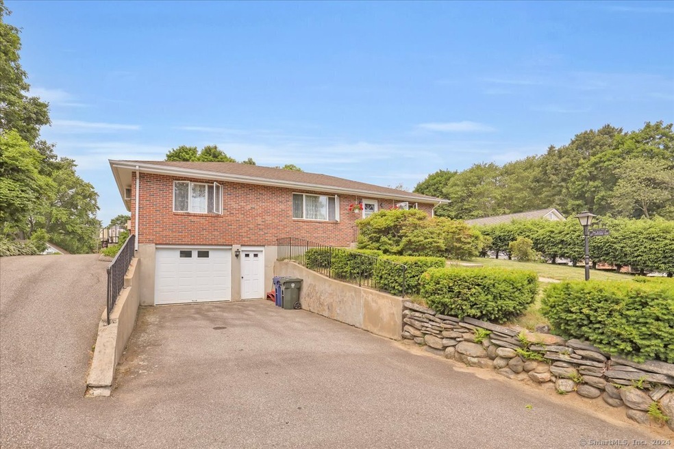 40 Gifford Ave, Willimantic, CT 06226 - photo 1