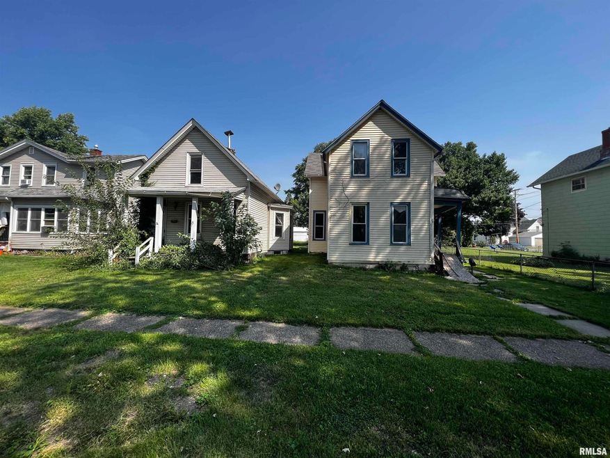 1904 + 1906 W 2nd St, Davenport, IA 52802 - photo 1