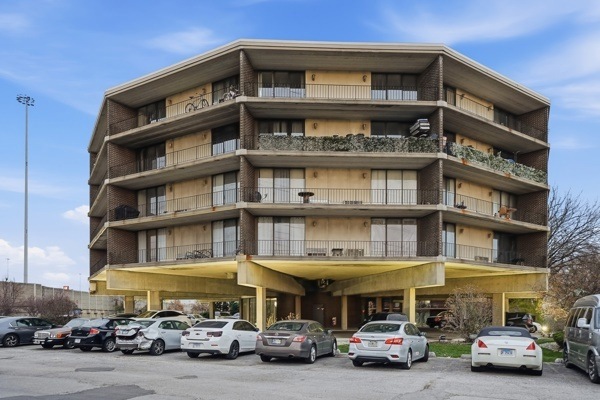 2304 Holiday Terrace unit 505, Lansing, IL 60438 - photo 1