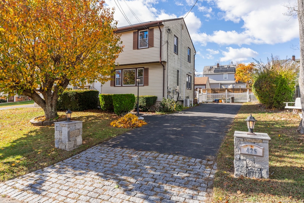 425 Wiklund Ave, Stratford, CT 06614 - photo 1