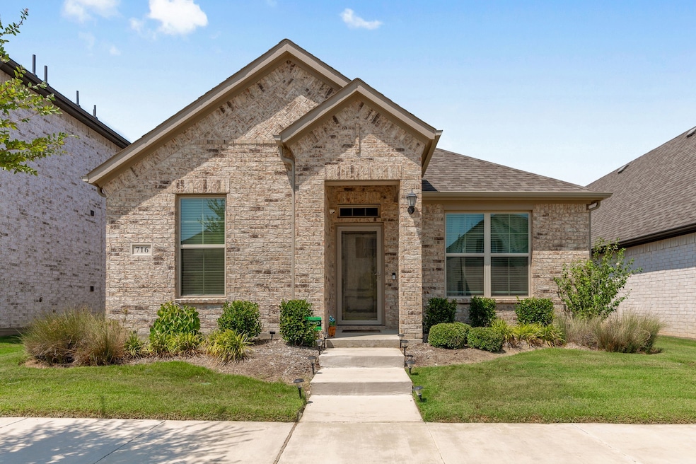 716 Lamp Post Ln, Argyle, TX 76226 - photo 1
