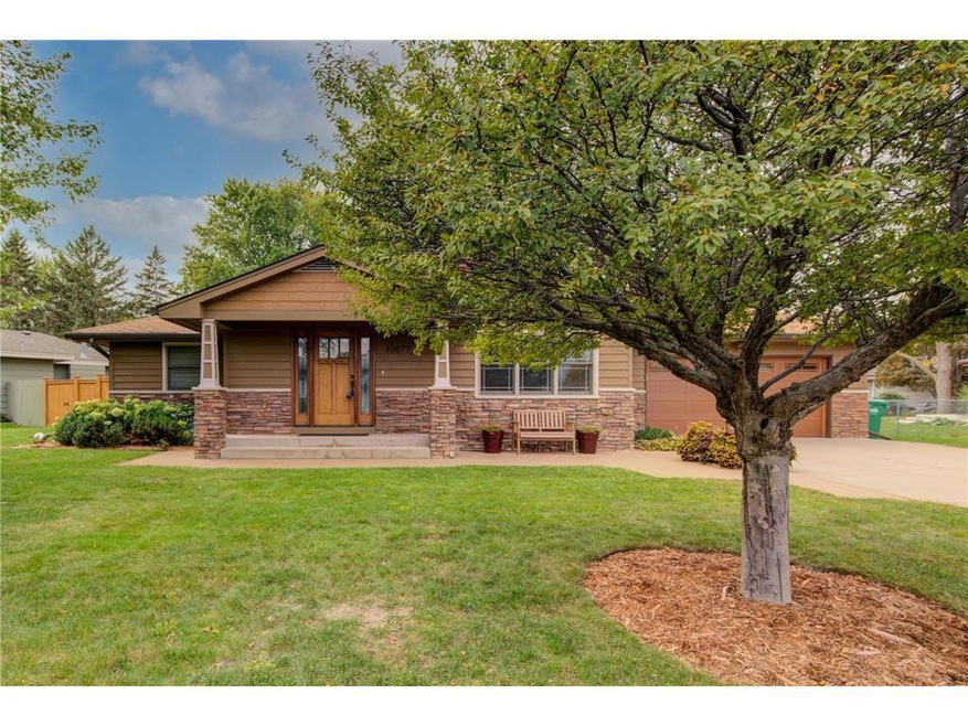 1-web-or-mls-Exterior Front of House 2