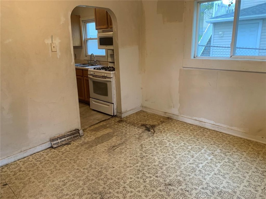 641 16th Ave SW, Cedar Rapids, IA 52404 - photo 1