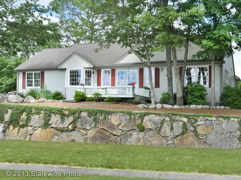 11 Evergreen Ct, Wakefield, RI 02879 - photo 1
