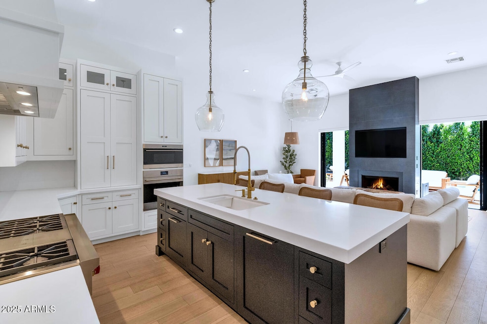 4147 E Clarendon Ave