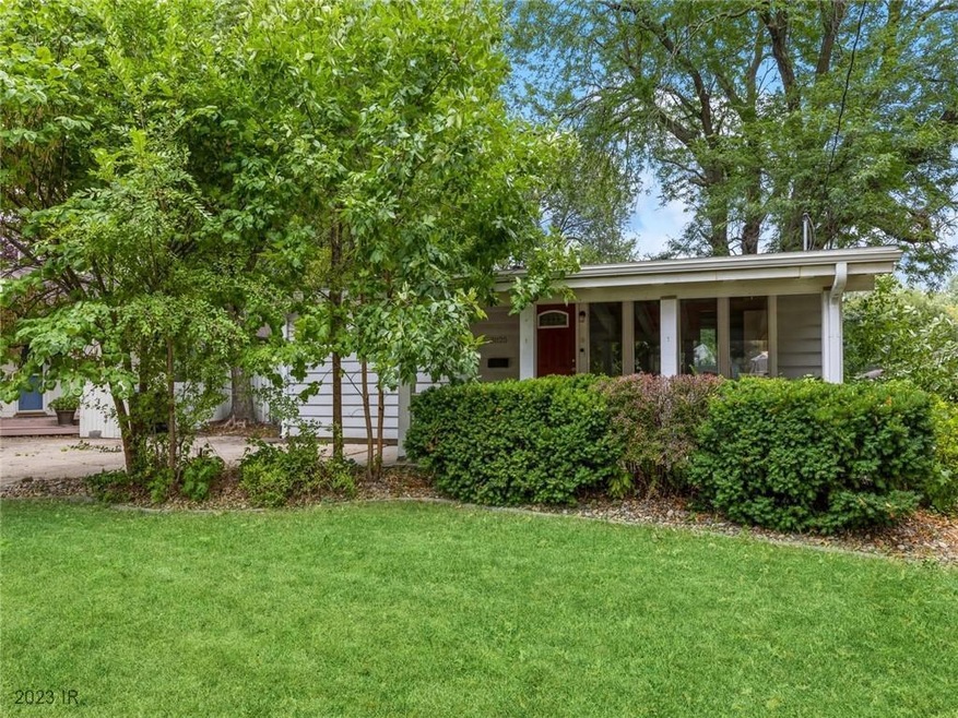 3825 43rd St, Des Moines, IA 50310 - photo 1