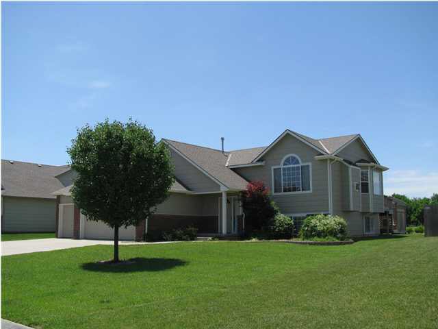 New Paint! 3 Car Garage! Landscaped! Cul-De-Sac! A