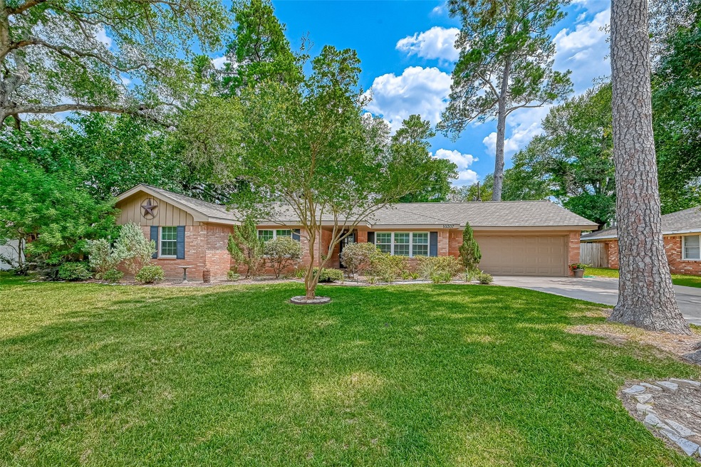 10307 Shadow Wood Dr, Houston, TX 77043
