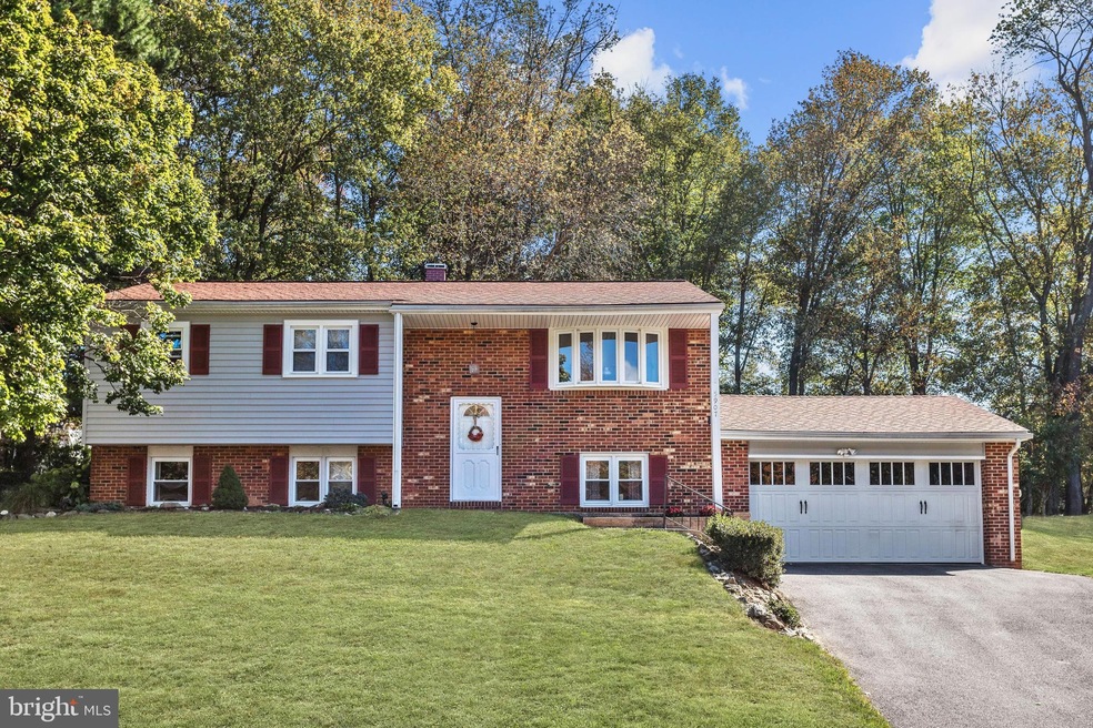 5907 Forest Ct, Sykesville, MD 21784 - photo 1