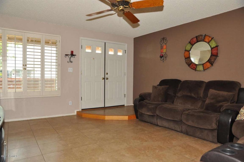 Foyer-Living Room