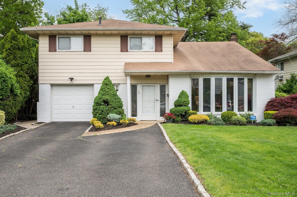 Sold $1,150,000 • Co-Listing Agent