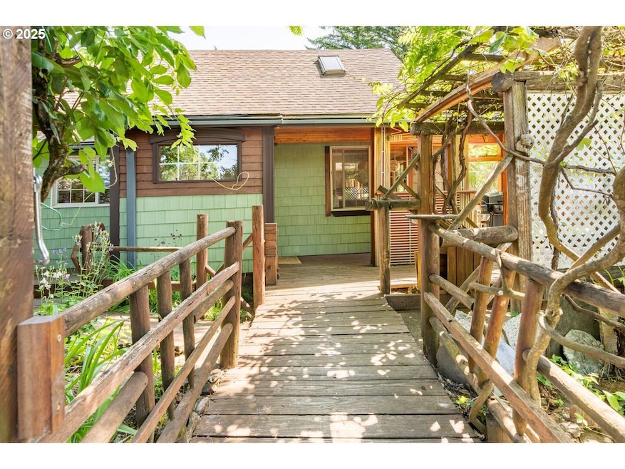 14 NW Lakeside Dr, Cascade Locks, OR 97014 - photo 1